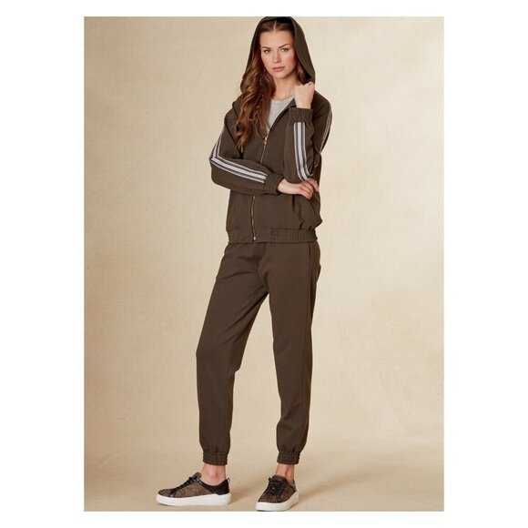 Vogue V1832 Misses XS to XXL Joggers and Jacket Uncut Sewing Pattern 2021 - Picture 5 of 10